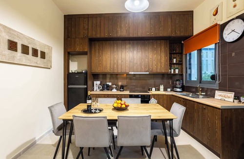 Kalamata House | Jeannette's Seaside Getaway - Kalamata Urban Gem