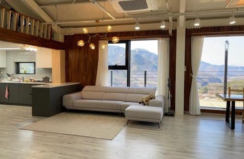 Jecheon House | Jecheon Neulsolgil Pension
