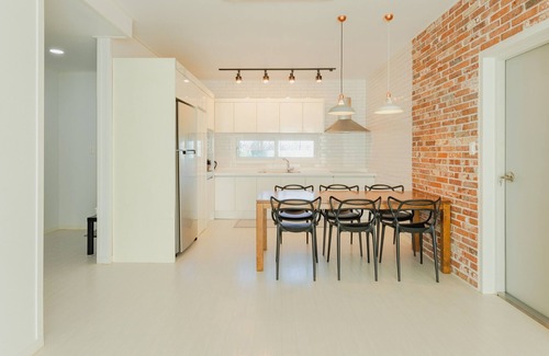 Jongdal-ri House | Jeju Pureunbada Pet Dokchae Pension