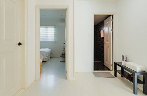 Jongdal-ri House | Jeju Pureunbada Pet Dokchae Pension