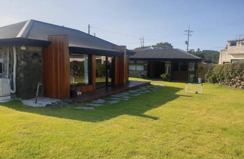 Aewol House | Jeju Sorakddele entire house