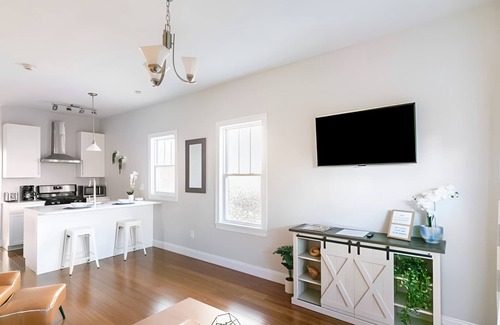 Federal Hill Apartment | Jennifer's Walkable Getaway Relaxing Deck
