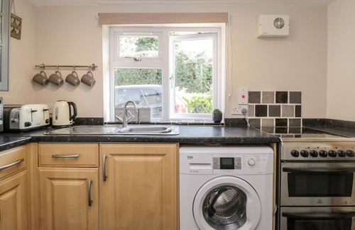 Ruardean Cottage | JESSAMINE COTTAGE, pet friendly in Ruardean