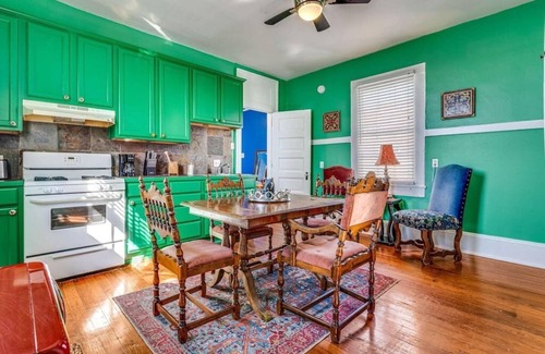 Mid-City Apartment | Jewel Box of the South in the heart of Mid-City!