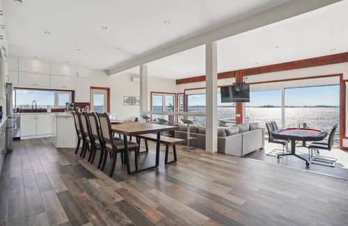 Tay Cottage | Jewel of Georgian Bay Lakefront Cottage, Kayak, Pedal boat, BBQ