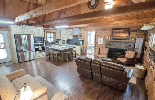Crowder Cabin | Jewell of Eufaula! Lake view, hot tub, & fire pit!