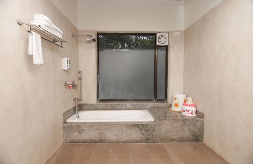 Chandrapur Hotel | Jharna Resort