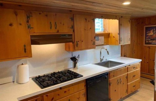 Bantam House | Jim & Pat’s Litchfield Hills Hideaway on 3.0 acres