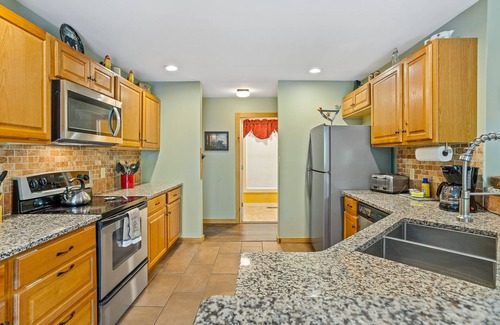 Jim Thorpe House | Jim Thorpe One Stop - GAME ROOM, GOLF SIMULATOR, HOT TUB, BBQ GRILL, EV CHARGER!