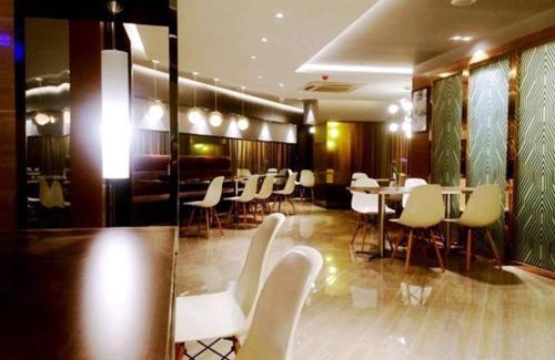 Dongtai Hotel | Jinjiang Inn Select Yancheng Dongtai Gulou Road Pedestrian Street