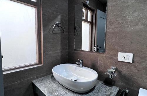 Sector 51 Apartment | JNS Roost