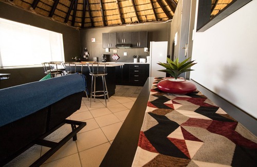 Klein Windhoek Apartment | John-Lou's Self-Catering Studio Flat