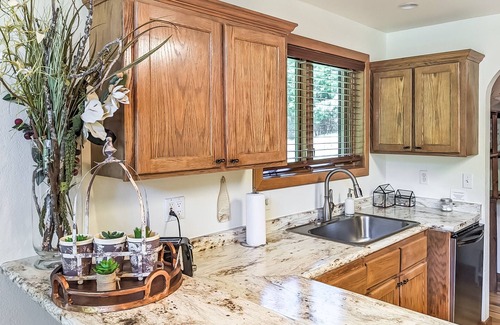 Mountain View House | John Thomas Farmhouse ~ secluded valley + creek