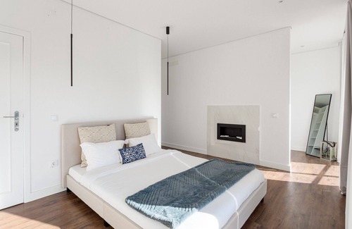 Santo Estevao Villa | JOIVY Exquisite tranquil villa w/pool