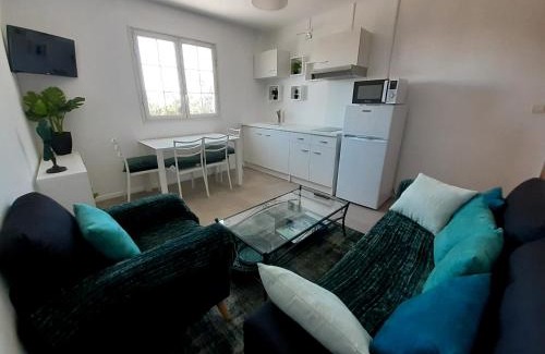 Sainte-Suzanne Apartment | Joli appartement, piscine, jacuzzi
