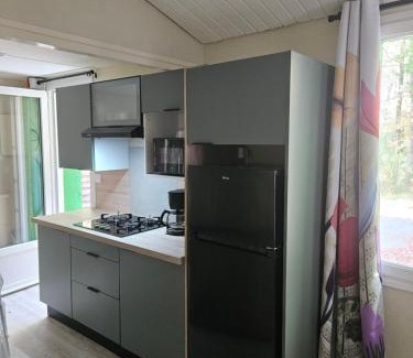 Mareuil-Sur-Lay-Dissais Cabin | Joli Cottage Confort 1 chambre en forêt au Village Vacances