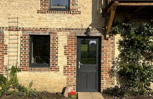 Neauphe-sur-Dive Cottage | Joli Gîte de Campagne au Milieu des Champs - 4 à 8 Personnes