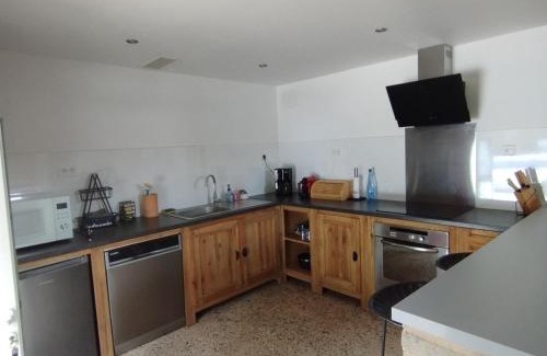 Saint-Vincent-sur-l'Isle Apartment | Joli hébergement de caractère en bord de rivière