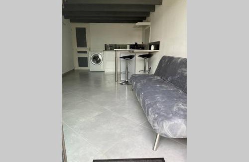 Junas Apartment | Joli studio avec terrasse privée