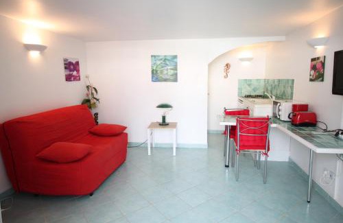 Meze Apartment | Joli studio clim au calme jardin 200 m plages