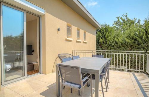 Les Serres - Vivier Apartment | Joli T3 avec terrasse et parking, Écully