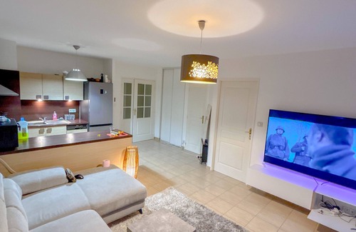 Livry-Gargan Apartment | Jolie f2 Cosy Avec Balcon