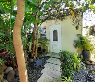 Sainte-Suzanne House | Jolie maisonnette, piscine, jacuzzi
