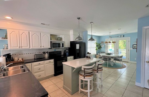 Chincoteague House | Josie's Getaway - Pet Friendly - LINENS AND TOWELS PROVIDED - Firepit