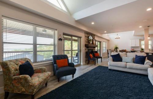 Table Rock House | Journey's Remedy -Lake View Sleeps 30