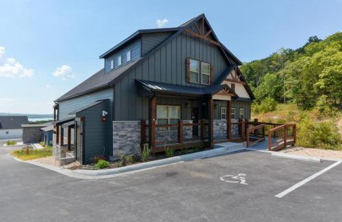 Table Rock House | Journey's Remedy -Lake View Sleeps 30
