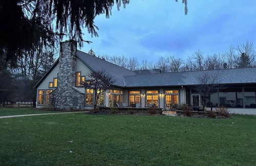 Grand Junction House | Journey to The Well Gathering Place is a Retreat Center with a Lodge + 6 Homes.