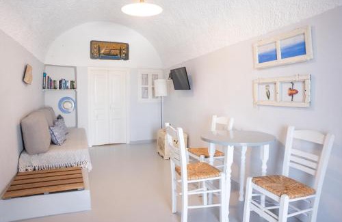 Akrotiri House | Joy House