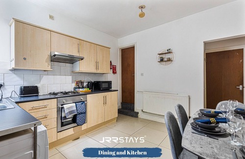 Stoke-on-Trent House | JRR Stays - Stoke on Trent - Hanley - ST4 with Parking