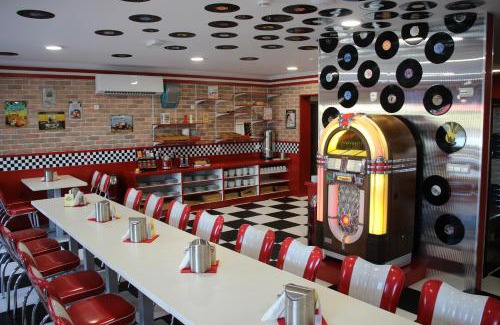 Chvalovice Hotel | Jukebox Hotel
