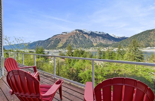 West Juneau House | Juneau Escape | Ocean Views, Deck & Soaking Tub
