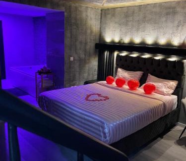 Koekelberg Apartment | Jungle suite romantic - private Jacuzzi -