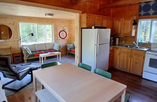 North Frontenac Cabin | Juniper Cabin- Waterfront retreat on Mosque Lake