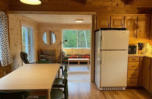 North Frontenac Cabin | Juniper Cabin- Waterfront retreat on Mosque Lake