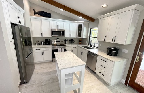 Jupiter Farms House | Jupiter - 3 Bedroom, HEATED Pool Home on an Acre of Land, with Home Theater!