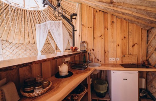 Darsuniskis Cabin | Jurta in der Natur am Fluss im Wald.gerne mit Kindern und Haustieren