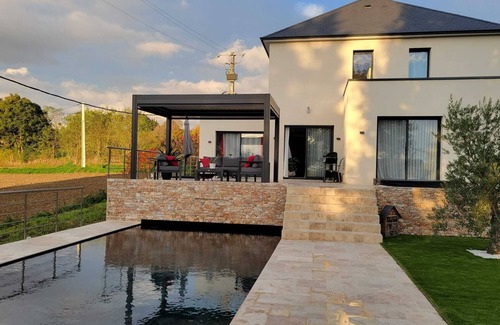 Le Mans Metropole Villa | Just 15 minutes from the 24 Hours of Le Mans racetrack! Ideal for 10 people