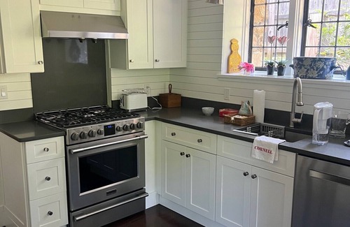 Bernardsville Cottage | Just Renovated 1 Bedroom Cottage on Bernardsville Mountain