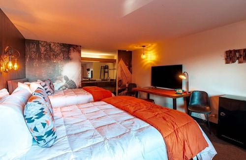 Orchard District Hotel | Just What You Were Looking For! With Pool, Free Parking, Dogs Allowed!