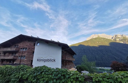 Medraz House | Königsblick Panorama Superior 133 - Hotel Königsblick by keyone