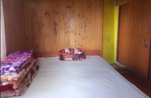 Lebong and Mineral Spring Tea Garden House | Kabiraj Homestay by StayApart