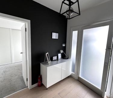 Ellemford House | Kaimes Kip Stylish Edinburgh Five Bedroom Home