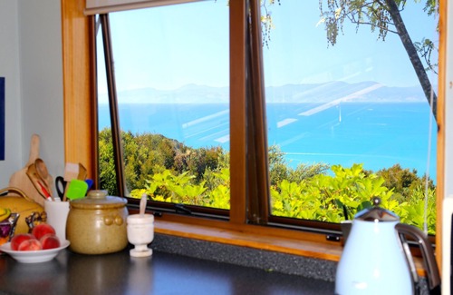 Ngaio Bay Cottage | Kaiteri House - Kaiteriteri Holiday Home