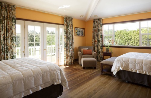 Naalehu Hotel | Kalaekilohana Inn & Retreat - #1 Rated Hawaii Island Hotel - Dinner Nightly