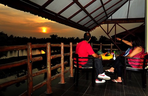 Vaikom Hotel | Kalathil Lake Resort