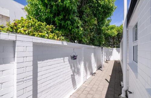 Merivale House | Kaleido Nook Enchanting 3BR Magic on Rugby Street